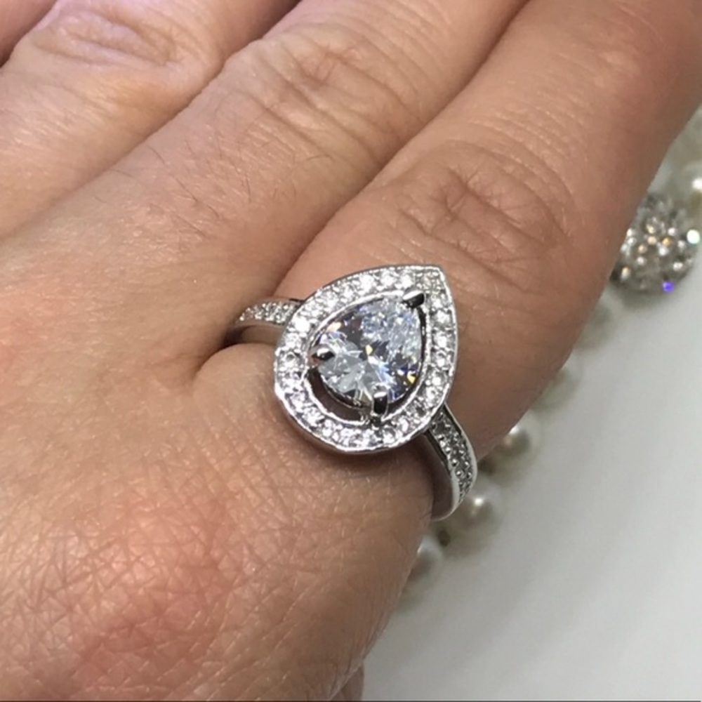 Tear drop diamond ring
